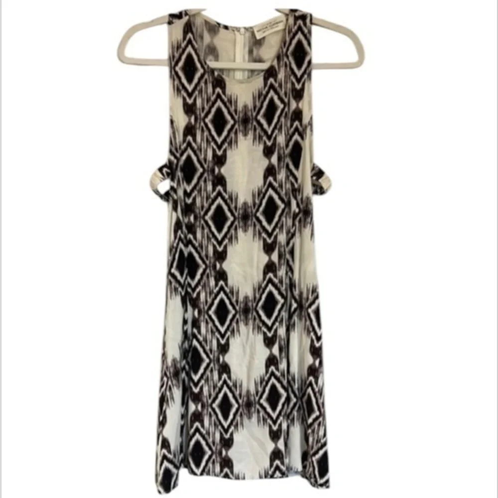 Nectar Clothing size small cream and black side cut out dress